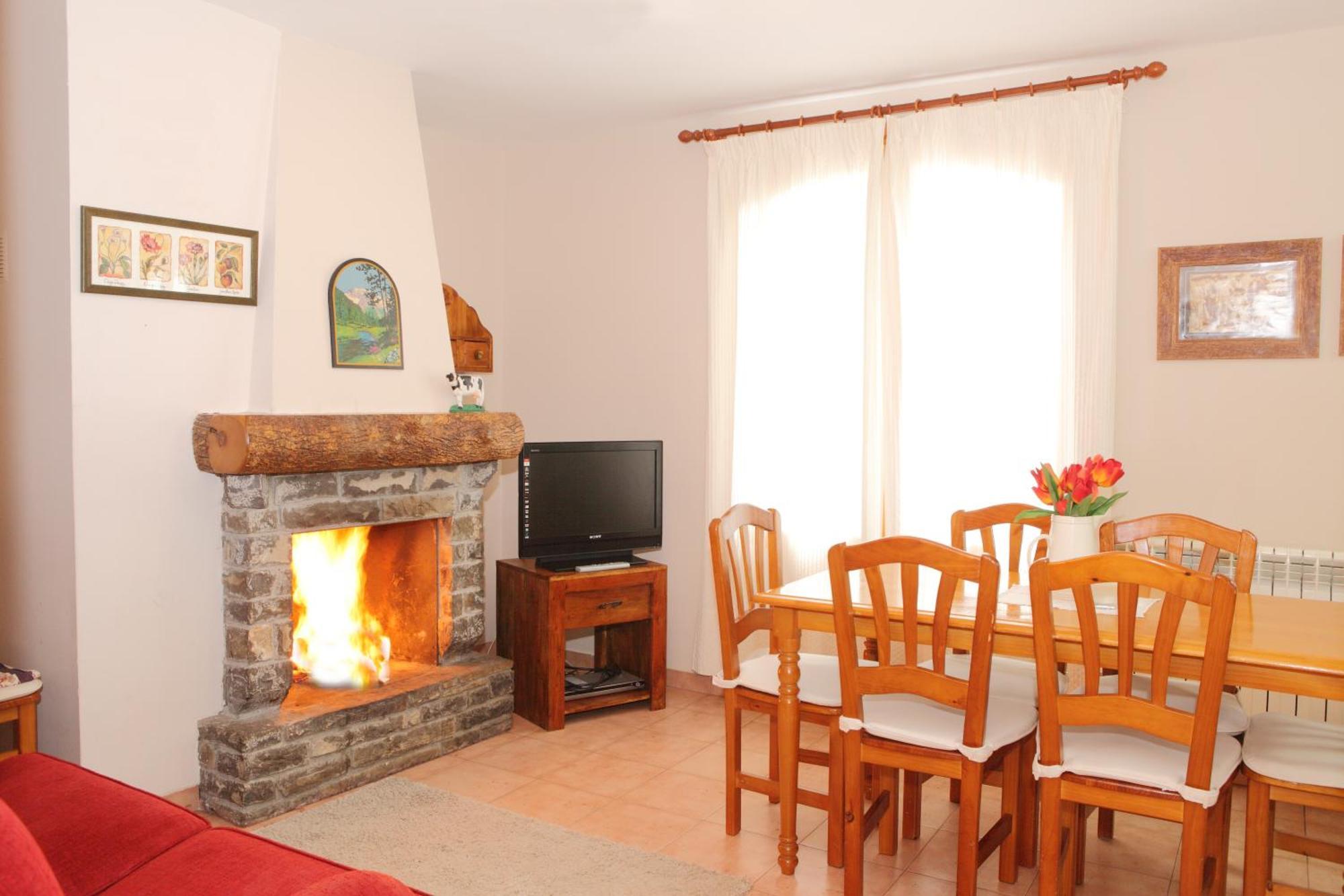Apartamentos Alba Casa Alquesera Sahun Eksteriør billede